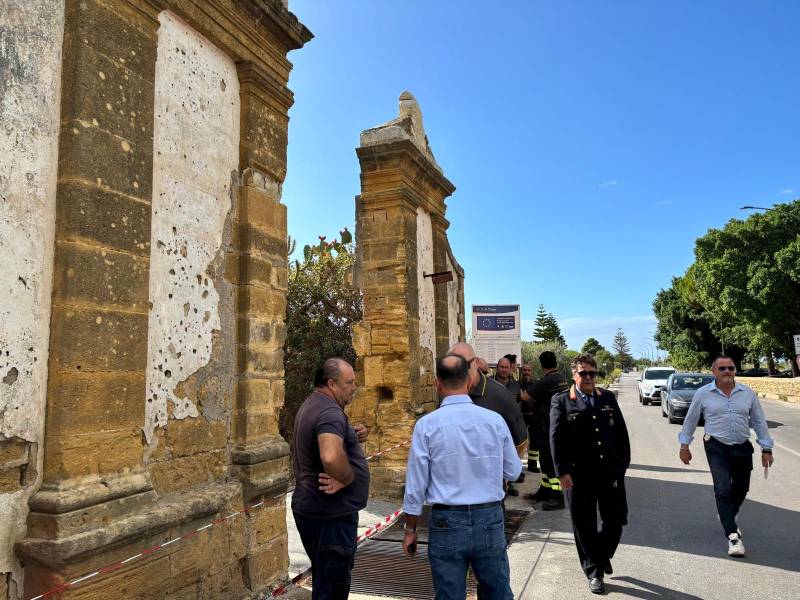 Immagine articolo: L’Arco della Principessa a rischio crollo. Apposti sigilli e stop al passaggio delle auto