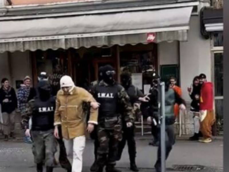 Immagine articolo: Riproducono l’arresto di Messina Denaro durante i festeggiamenti del Carnevale in Emilia. In “azione” gli SWAT