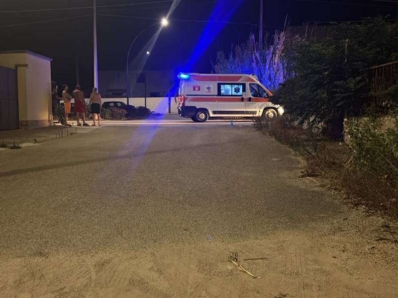 Immagine articolo: Marinella, lite fra cani, uno dei proprietari trasportato in ospedale Immagine articolo: Marinella, lite fra cani, uno dei proprietari trasportato in ospedale