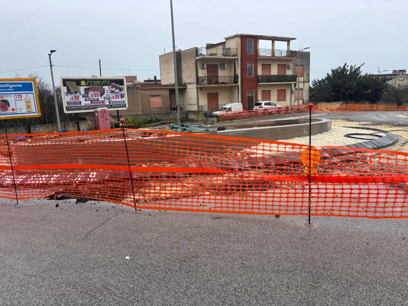 Immagine articolo: La rotonda di via Rocco Chinnici fa discutere. “Posizionata troppo in basso” Immagine articolo: La rotonda di via Rocco Chinnici fa discutere. “Posizionata troppo in basso”