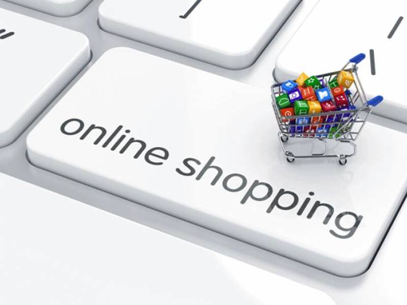 Immagine articolo: (Natale) Boom di acquisti online. Ecco i rischi e consigli per evitare "pacchi" natalizi