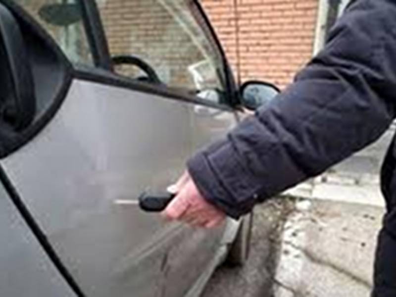 Immagine articolo: Castelvetrano, rigata auto di docente coinvolto nella vicenda chat whatsapp Immagine articolo: Castelvetrano, rigata auto di docente coinvolto nella vicenda chat whatsapp