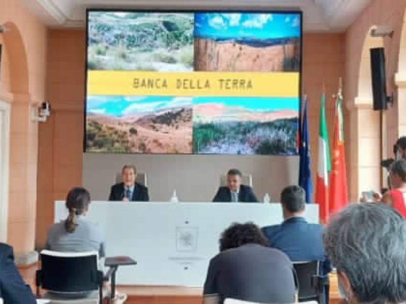Immagine articolo: La "terra ai giovani". Dal Governo Musumeci i primi 430 ettari di terreni demaniali a giovani agricoltori siciliani