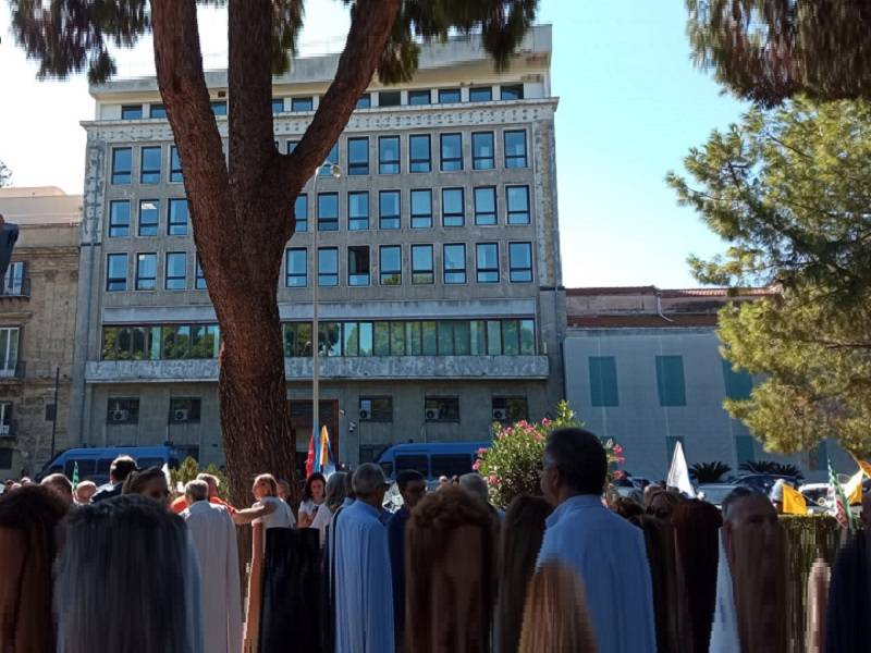 Immagine articolo: Ritardi spettanze contrattuali, sit-in a Palermo dei dipendenti. Presente delegazione di Castelvetrano e Selinunte