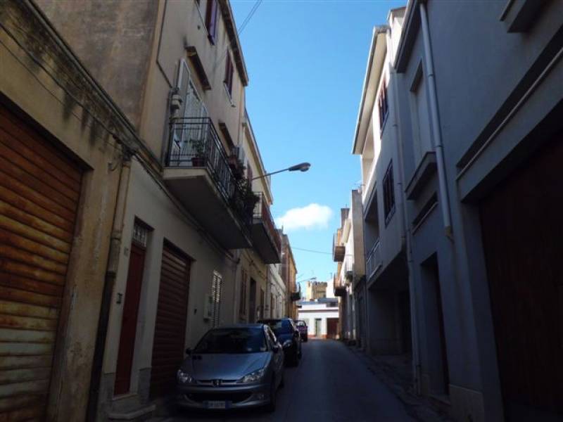 Immagine articolo: Il lettore scrive, l'Amministrazione risponde:"Illuminazione in via Salemi perfettamente funzionante"