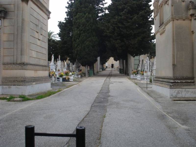 Immagine articolo: Castelvetrano, crolla un muro al cimitero