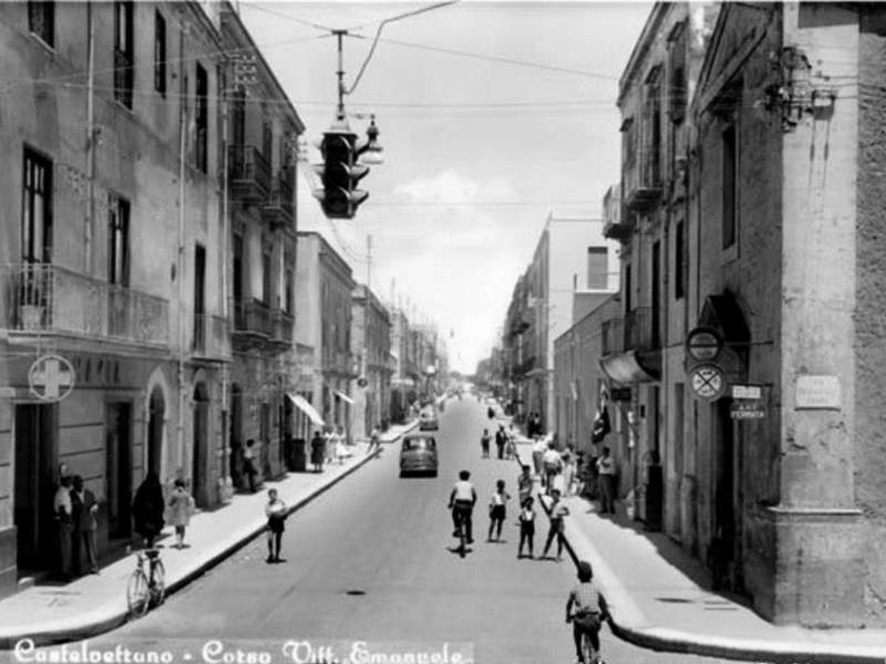 Immagine articolo: La "passiata" in via Vittorio Emanuele e gli altri ricordi di una Castelvetrano che fu