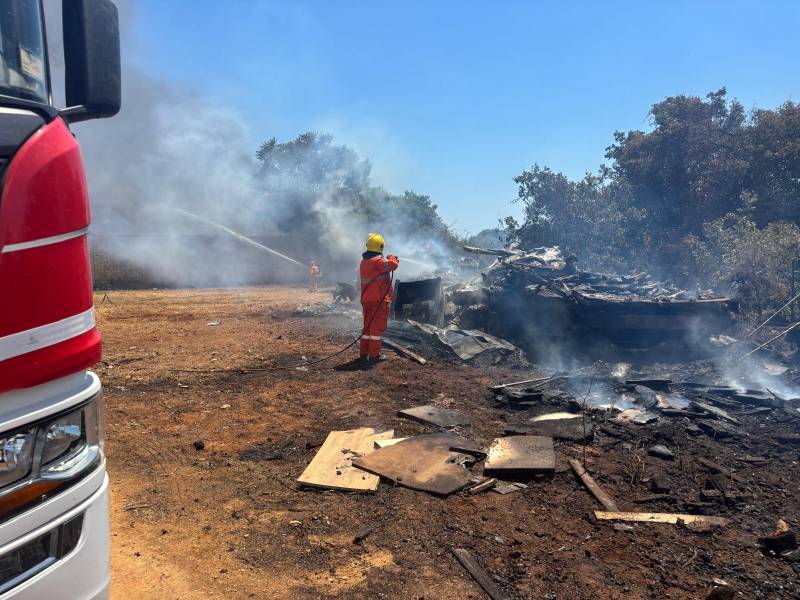Immagine articolo: Fiamme nell’ex oleificio confiscato: danni alla sede della Croce Rossa