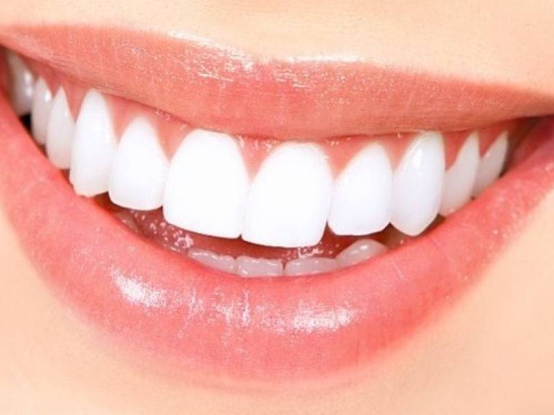 Immagine articolo: L'importanza dell'alimentazione per avere denti sani. Quando la frutta fa la differenza