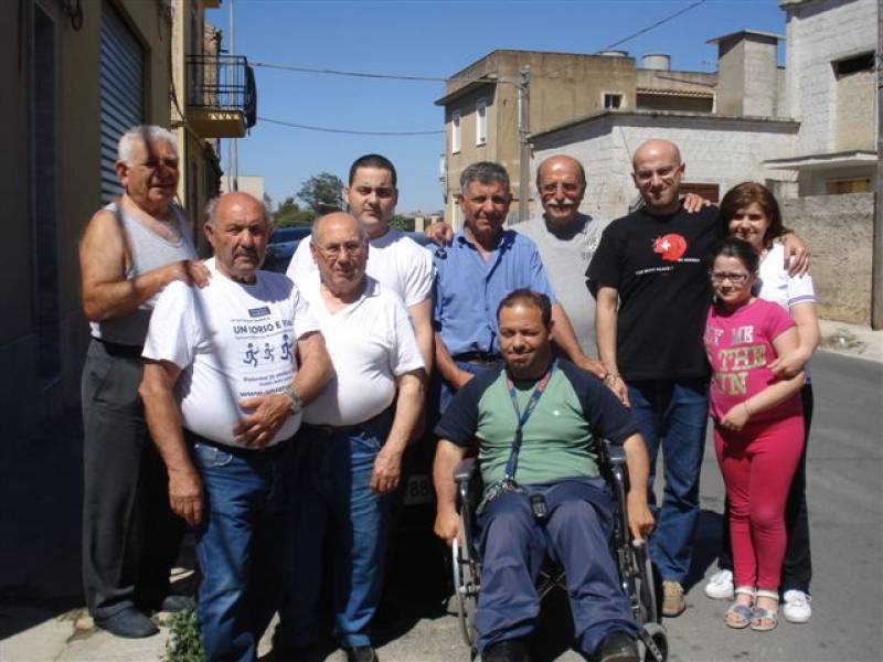 Immagine articolo: Le macchine sfrecciano in via Campobello. Protesta dei residenti. Al via raccolta firme