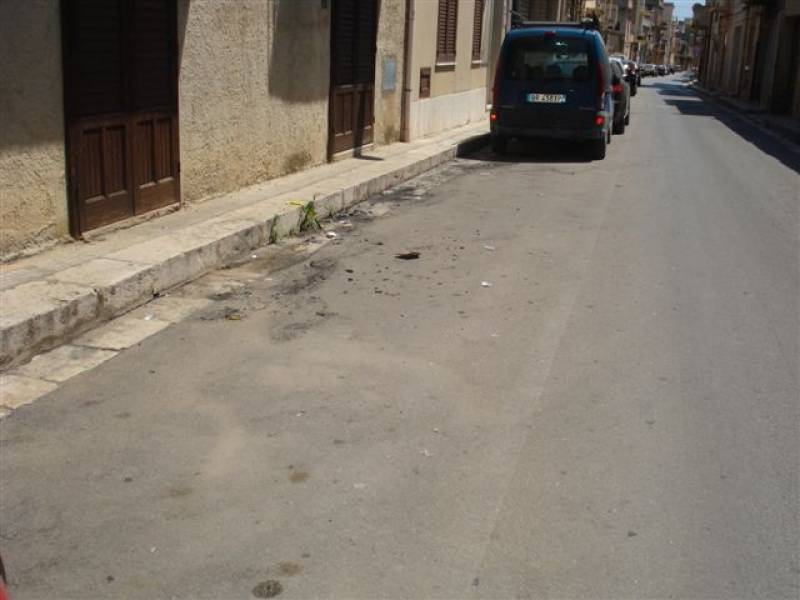 Il luogo dell'incendio in via Mazzini Il luogo dell'incendio in via Mazzini