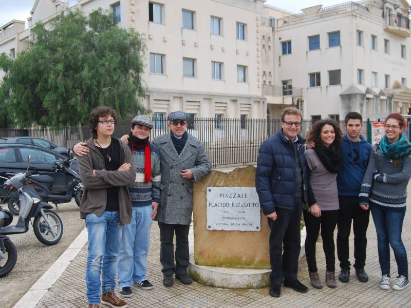 Immagine articolo: Castelvetrano, gli studenti del Liceo Scientifico adottano le aiuole  