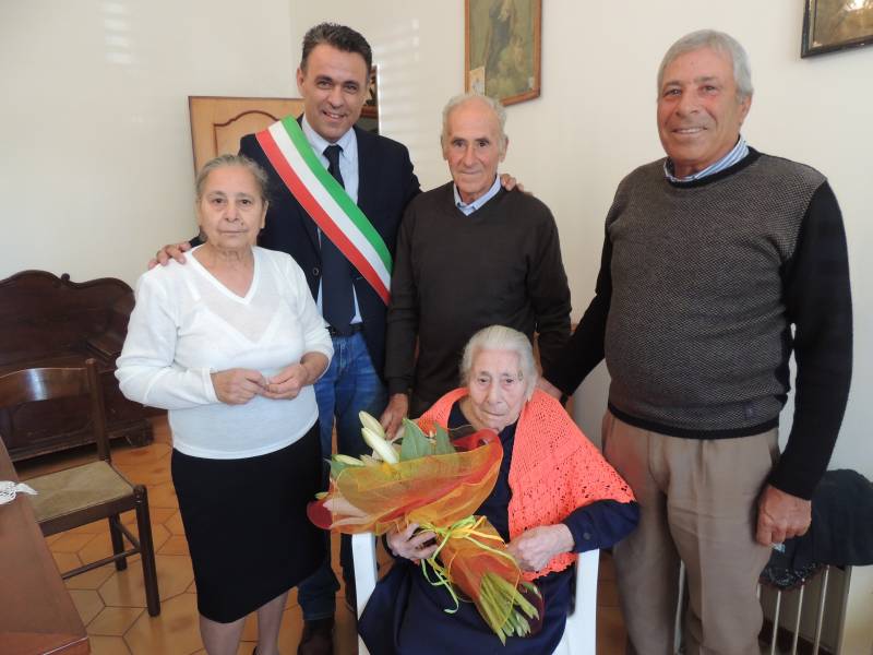 Immagine articolo: Record a Poggioreale, la nonnina Maria Salvaggio compie 105 anni