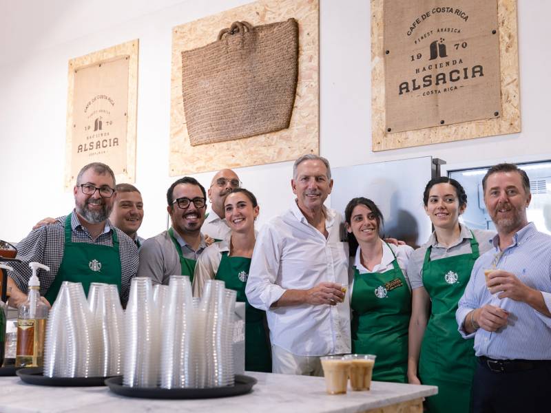 Immagine articolo: “Vogliamo sostenere gli agricoltori di questo territorio”. Le parole di Howard Schultz, fondatore di Starbucks stamane a Marinella