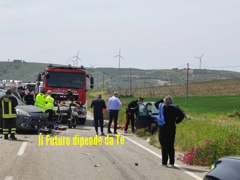 Immagine articolo: Tragico incidente tra Menfi e Sambuca. Morto una menfitano e quattro le persone ferite