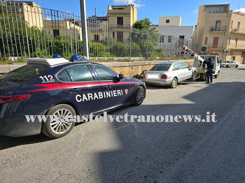 Immagine articolo: Rimossa l’autovettura in piazza San Giovanni dopo intervento Carabinieri 