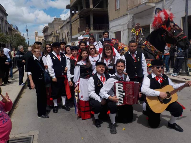 Immagine articolo: "Ciuri d'Acantu" da Campobello all'Olanda. Quando il Folklore è passione e divertimento