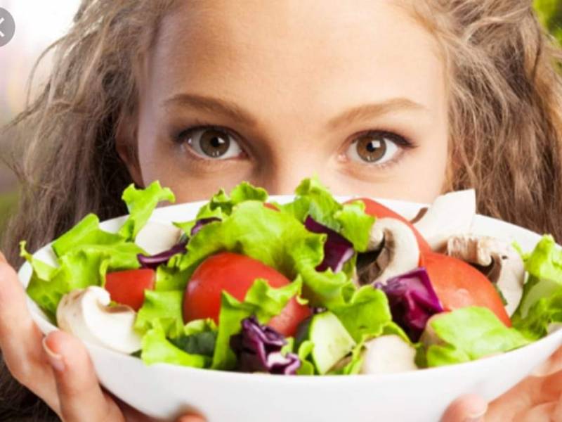 Immagine articolo: Mangiare più lentamente e dieta bilanciata. I consigli per stare bene e vivere in forma