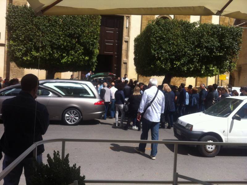 Immagine articolo: "Un corteo 'off line' per ricordare Alessandro e Danilo". Abbraccio di conforto tra le due famiglie Immagine articolo: "Un corteo 'off line' per ricordare Alessandro e Danilo". Abbraccio di conforto tra le due famiglie