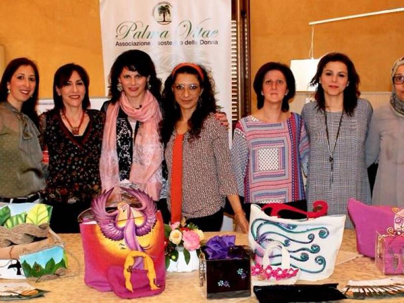 Immagine articolo: Sfilano le "Palma Bags" contro la violenza sulle donne. Agueli: "Testimonial di valori quali dignità e rispetto"