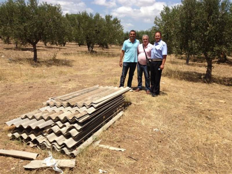 Immagine articolo: Donna sorpresa a scaricare eternit in un terreno a Selinunte. Multa di 600 euro