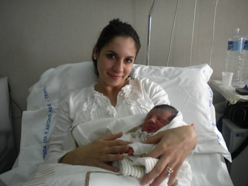 La neo mamma Debora Messana con il piccolo Mattia