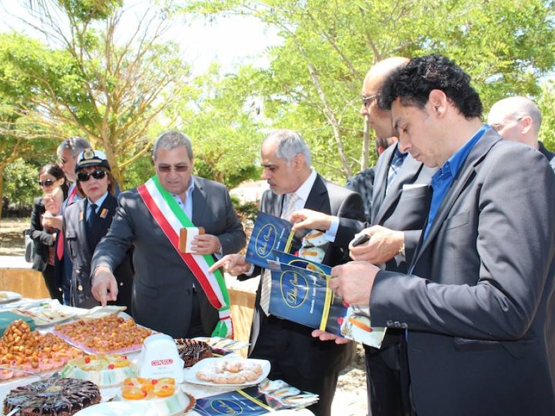 Immagine articolo: Lo sceicco del Qatar visita Gibellina, assaggia il cannolo e stringe accordi commerciali