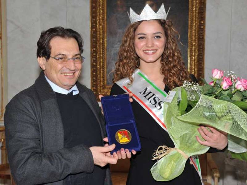 Immagine articolo: Miss Italia Giusy Buscemi “madrina” della  regione Sicilia al Vinitaly 2013