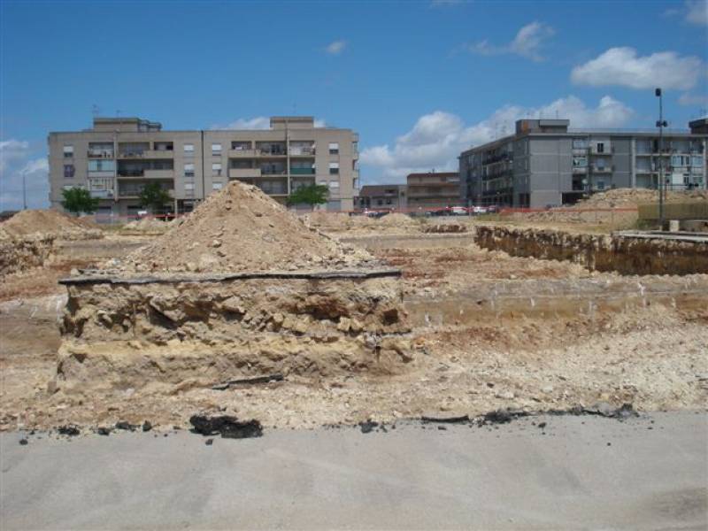 Immagine articolo: Lavori fermi e il quartiere Belvedere invaso dalla polvere. I residenti protestano Immagine articolo: Lavori fermi e il quartiere Belvedere invaso dalla polvere. I residenti protestano