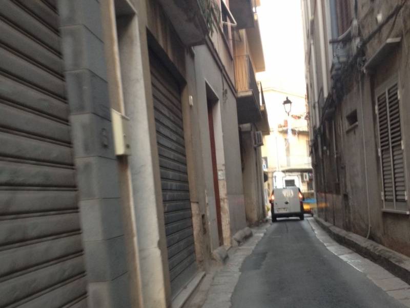 Immagine articolo: Il lettore scrive: "Questa notte in via La Farina ho subito danni alla mia abitazione" Immagine articolo: Il lettore scrive: "Questa notte in via La Farina ho subito danni alla mia abitazione"