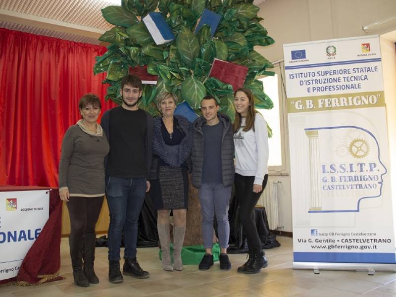 Immagine articolo: Castelvetrano, alunno del "Ferrigno" premiato al concorso di poesia indetto dalla Fildis