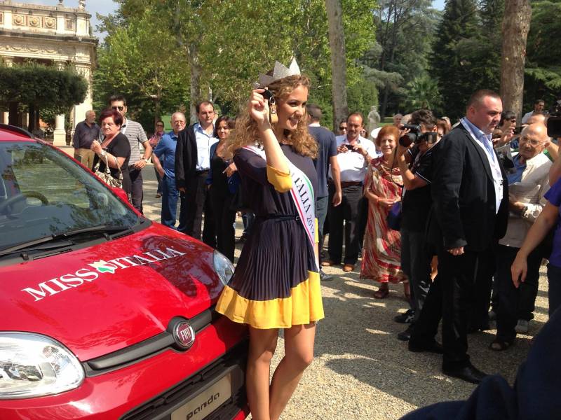 Immagine articolo: Per Giusy Buscemi oltre alla corona di Miss Italia una Fiat Panda e contratti per 80 mila euro