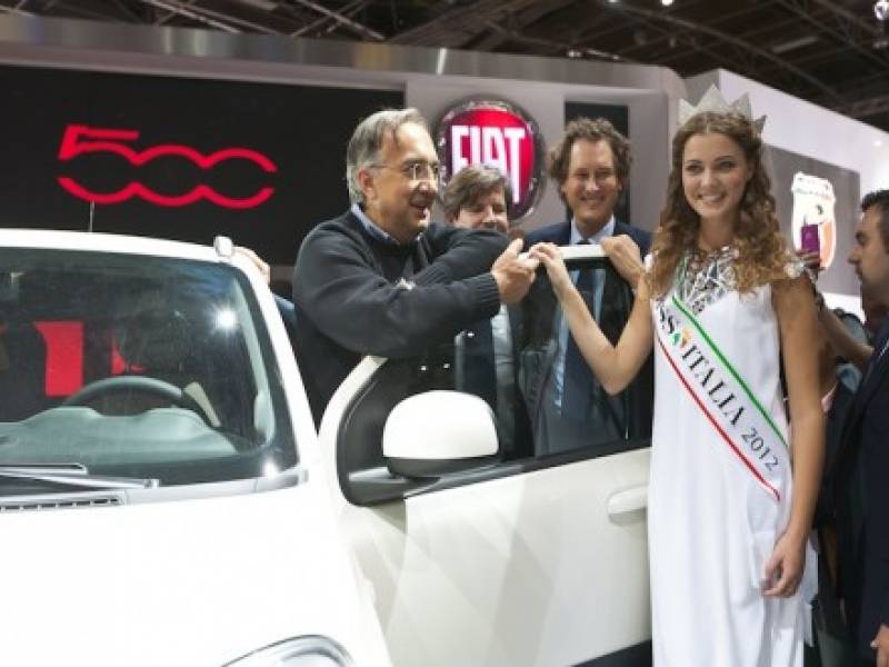 Immagine articolo: Miss Italia presenta a Parigi la nuova Panda con Marchionne e John Elkann