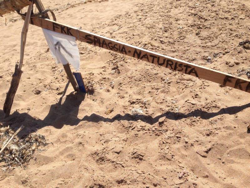 Immagine articolo: Nudisti alla Foce del Fiume Belice. In aumento le presenze naturista. Ecco la replica del Direttore Fiorentino Immagine articolo: Nudisti alla Foce del Fiume Belice. In aumento le presenze naturista. Ecco la replica del Direttore Fiorentino