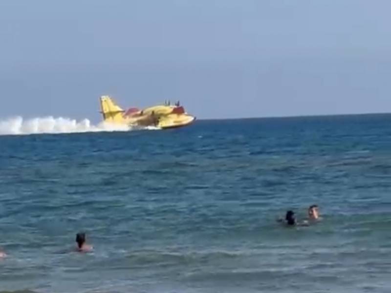 Immagine articolo: Vasto incendio zona Delia. In azione canadair a Triscina Immagine articolo: Vasto incendio zona Delia. In azione canadair a Triscina