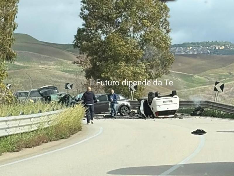 Immagine articolo: Incidente mortale sulla Palermo - Sciacca. Morto un ragazzo di 18 anni. Ci sono feriti