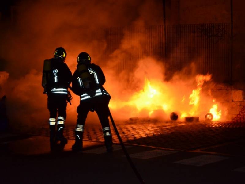 Immagine articolo: Castelvetrano, quando un incendio fece "tornare tra i banchi" adulti ed emigrati Immagine articolo: Castelvetrano, quando un incendio fece "tornare tra i banchi" adulti ed emigrati