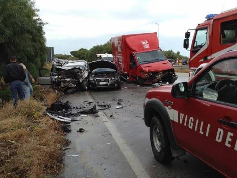 Immagine articolo: Tamponamento sulla 115 a Sciacca. Cinque feriti, uno è gravissimo