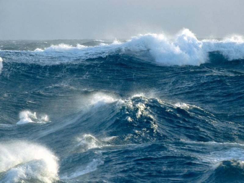Immagine articolo: "Lottare" con onde e vento o "smotorare" in un mare bianco e monotono? Il racconto del Prof. Agate