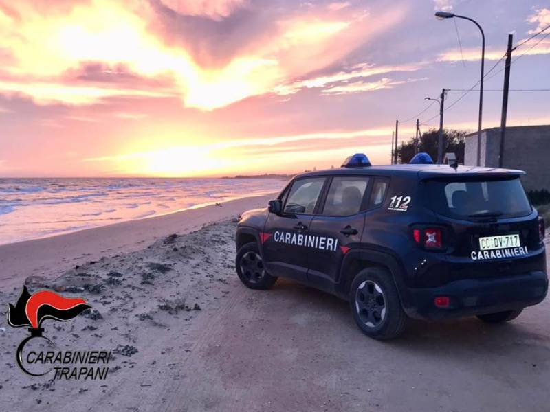Immagine articolo: Furti in spiaggia sul litorale mazarese, denunciati un 36enne ed un minore Immagine articolo: Furti in spiaggia sul litorale mazarese, denunciati un 36enne ed un minore