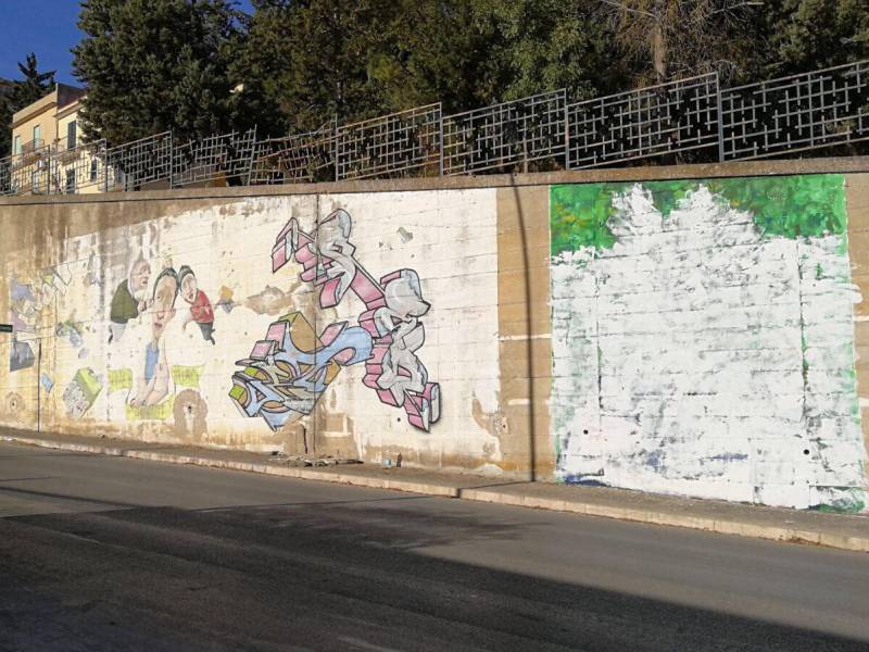 Immagine articolo: Salemi, oscurato il murales della "discordia". La replica del Comune: "Non era autorizzato"
