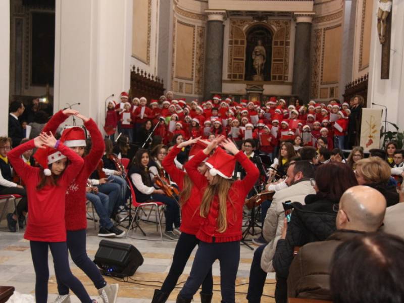 Immagine articolo: Un coro con 120 "gioielli" della Lombardo Radice tra musica e solidarietà