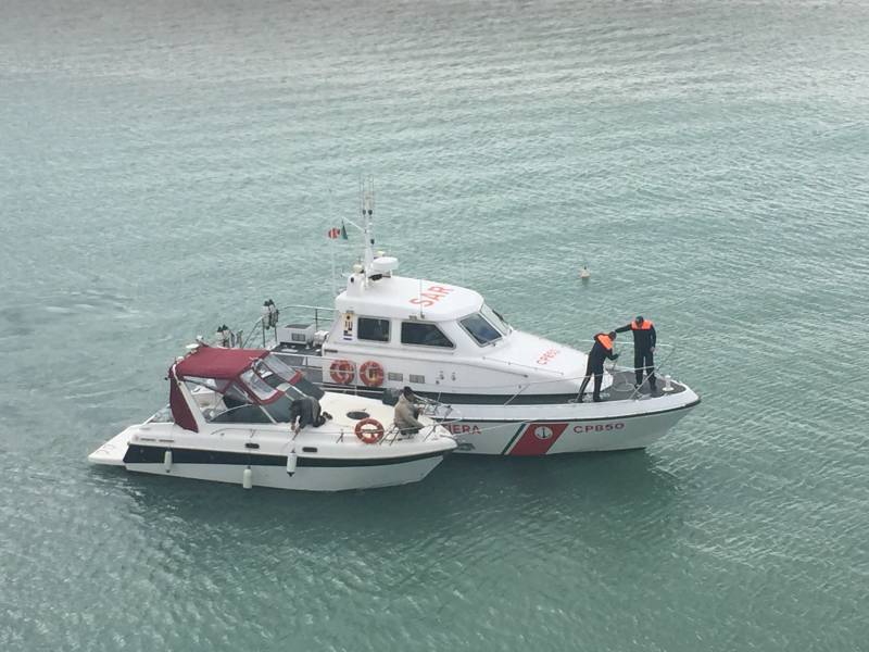 Immagine articolo: Guardia Costiera di Mazara salva tre diportisti in panne per avaria al motore