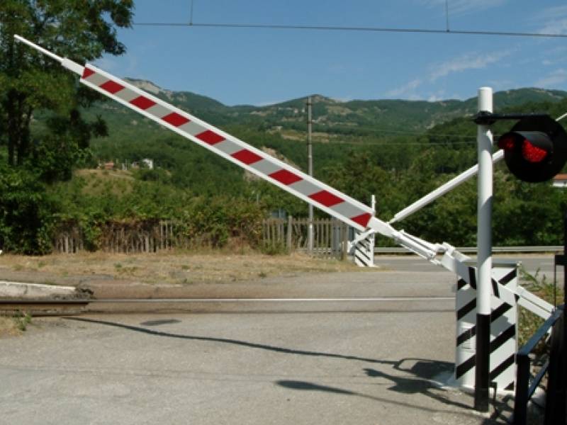 Immagine articolo: Campobello, i treni passano ma il passaggio a livello non si abbassa. Genitori dei pendolari preoccupati