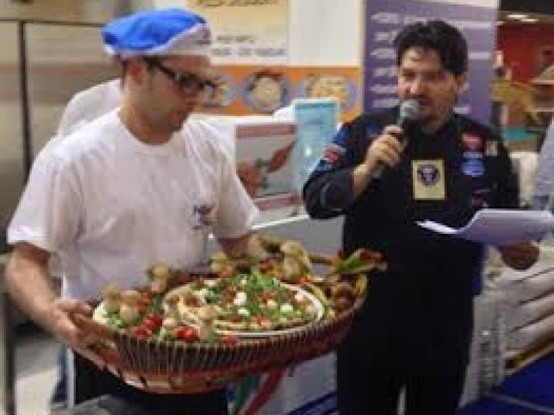 Immagine articolo: Giovane pizzaiolo castelvetranese vince a Milano il premio Pizza Classica e novità 2013