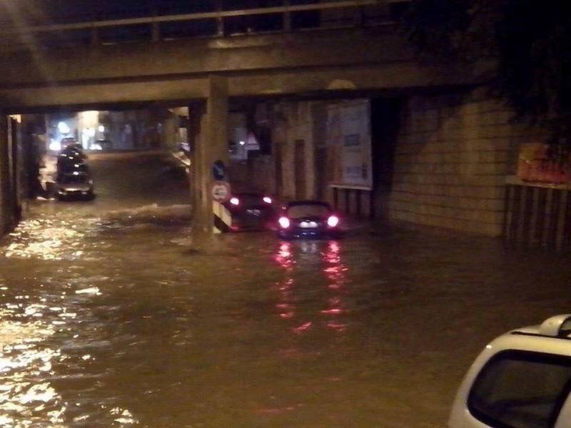 Immagine articolo: Marsala, automobili intrappolate nell'acqua causa maltempo. Sul posto i Vigili del fuoco