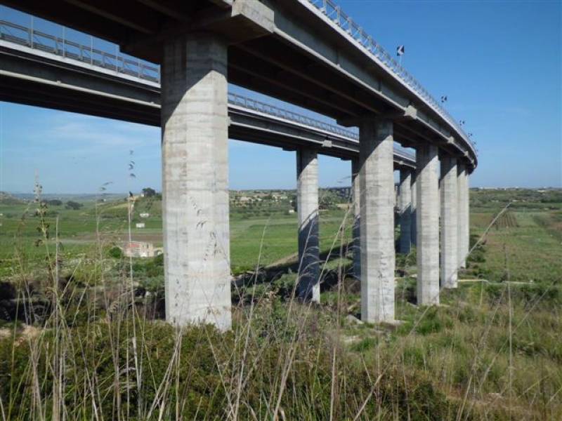 Immagine articolo: Gesto tragico di un sessantenne.Si suicida gettandosi dal ponte