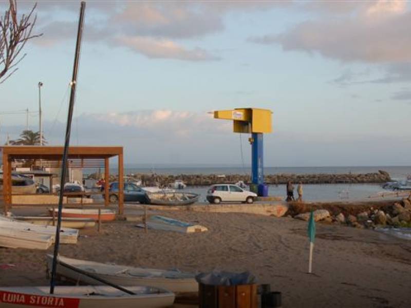 Immagine articolo: Selinunte, i pescatori chiedono al Sindaco di riparare tetto nuovo mercatino ittico