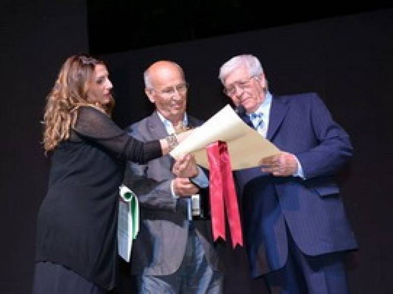 Immagine articolo: Una vita per la scuola e la cultura, il Preside Totò Ferri premiato a S. Margherita 