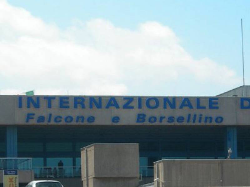 Immagine articolo: Raffica di multe all’Aeroporto di Palermo. Ecco la beffa della ‘Kiss and fly’